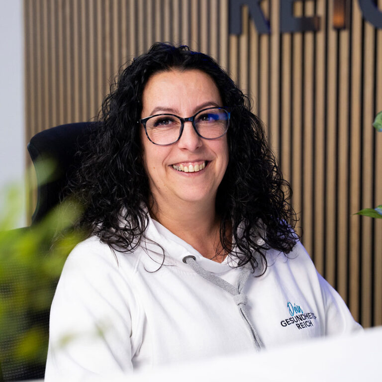 Rocio Schmidt aus der Rezeption der Physiotherapie Praxis Gesundheitsreich in Mölln